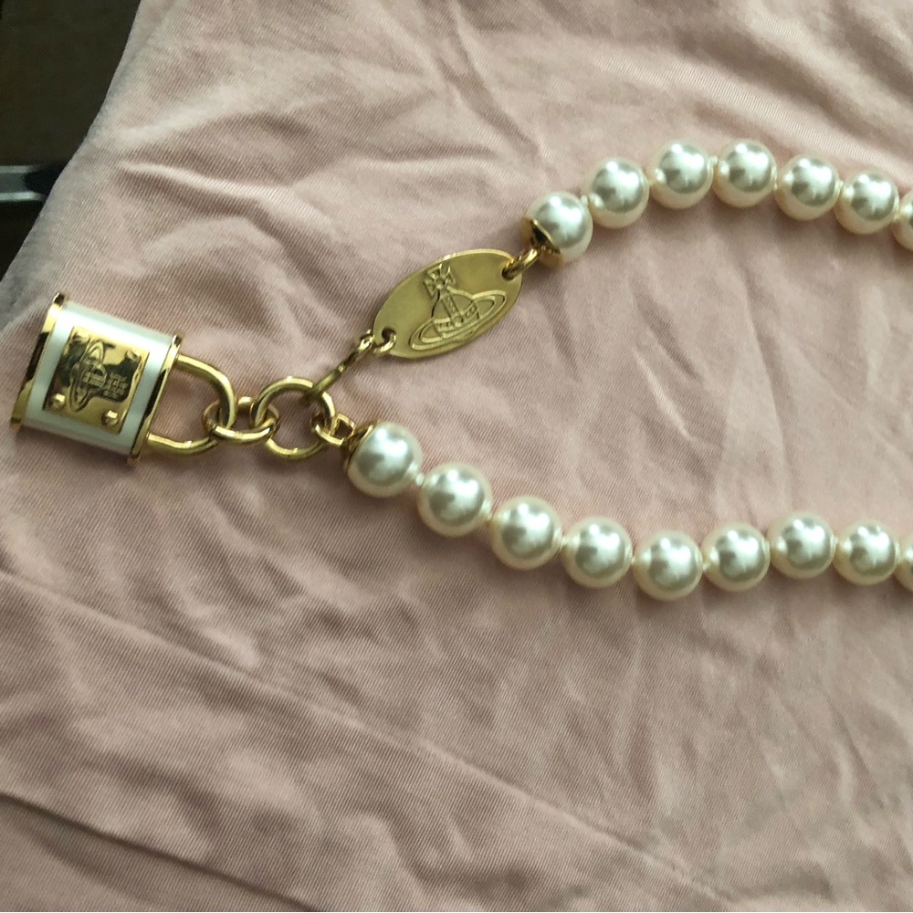 Brand new Vivienne Westwood extra large pearl choker necklace